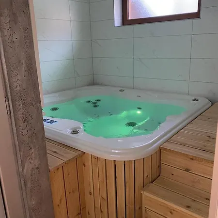 Pinewood Nest Luxe Spa&view *