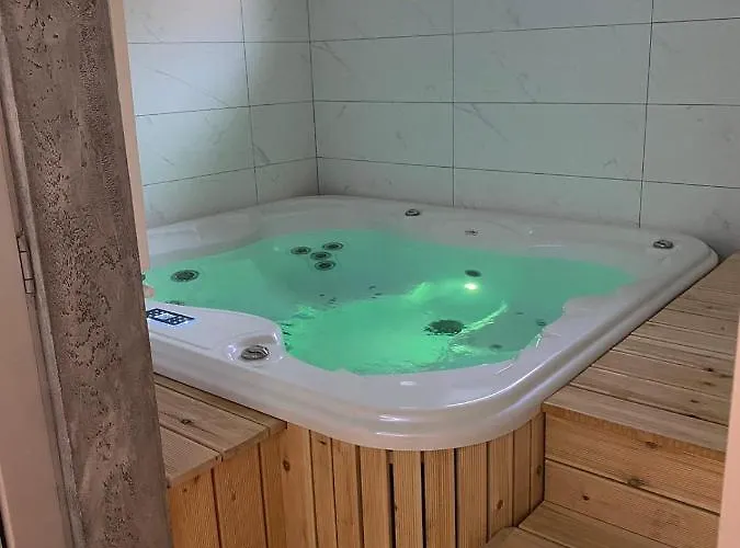 Pinewood Nest Luxe Spa&view *